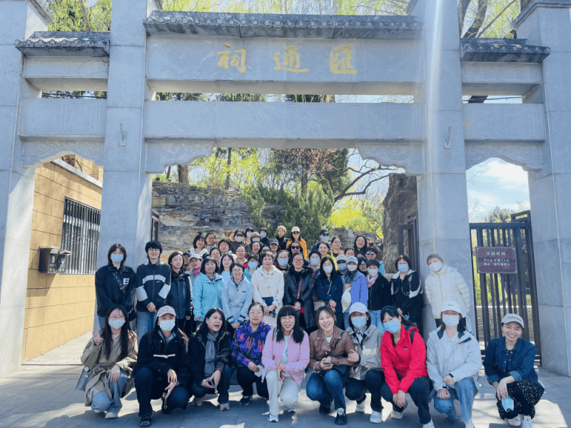 开云官方端网页版登录入口开展“同心悦己 花漾绽放” 女职