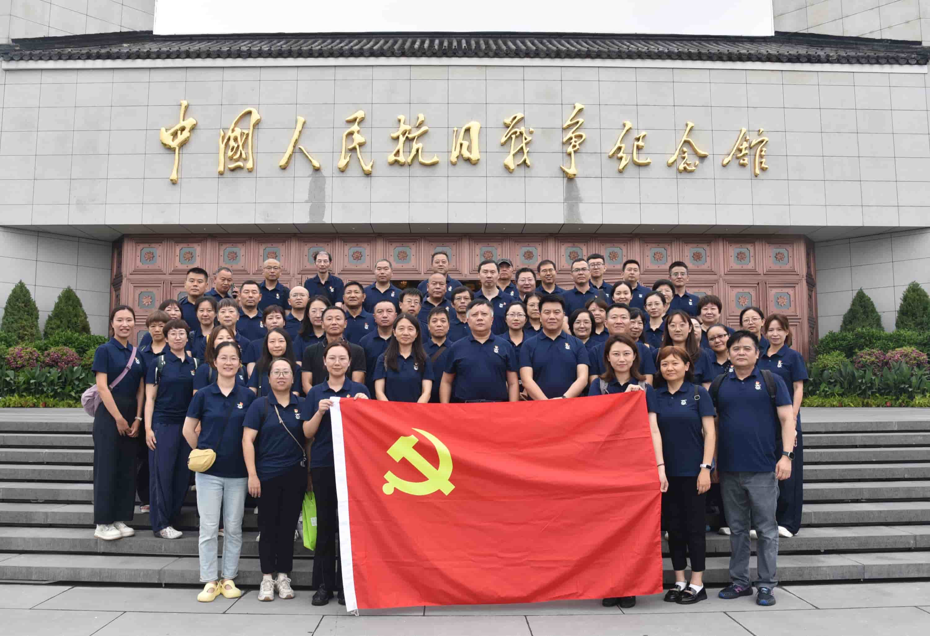 开云官方端网页版登录入口召开“七一”表彰大会暨主题党日活